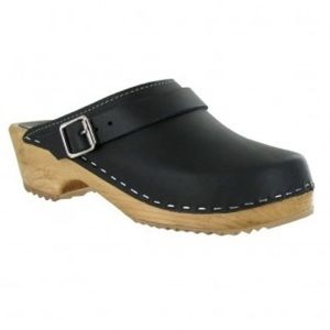 MIA black Alma clogs